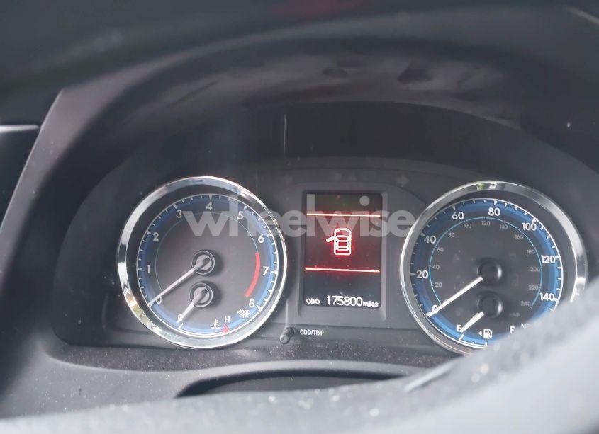 Photo 7 of 2018 Toyota Corolla LE (VIN 5YFBURHE6JP808362)