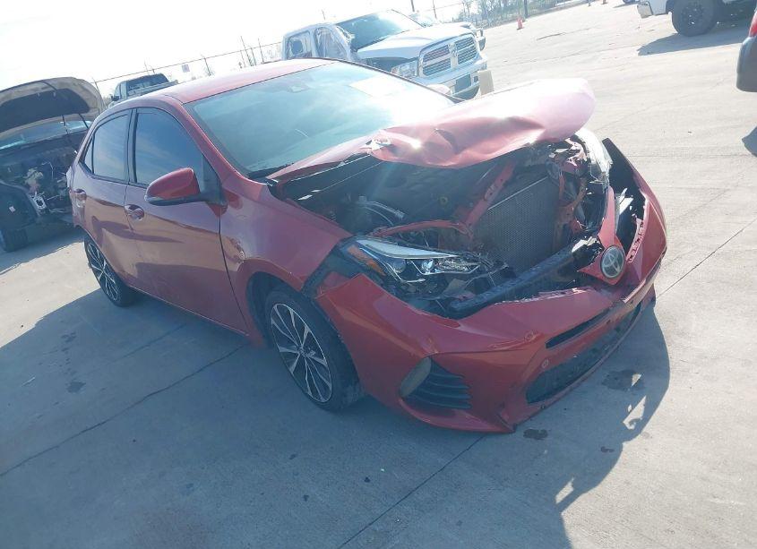 2018 Toyota Corolla SE (VIN 5YFBURHE6JP808524) main photo