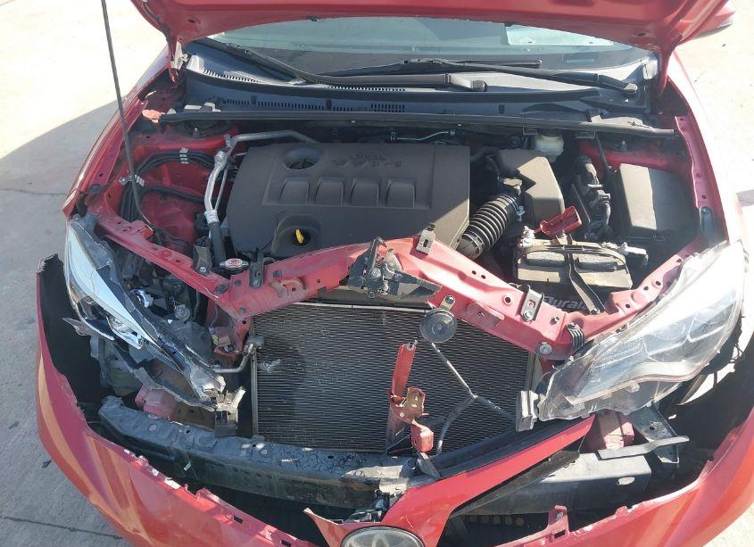 Photo 10 of 2018 Toyota Corolla SE (VIN 5YFBURHE6JP808524)