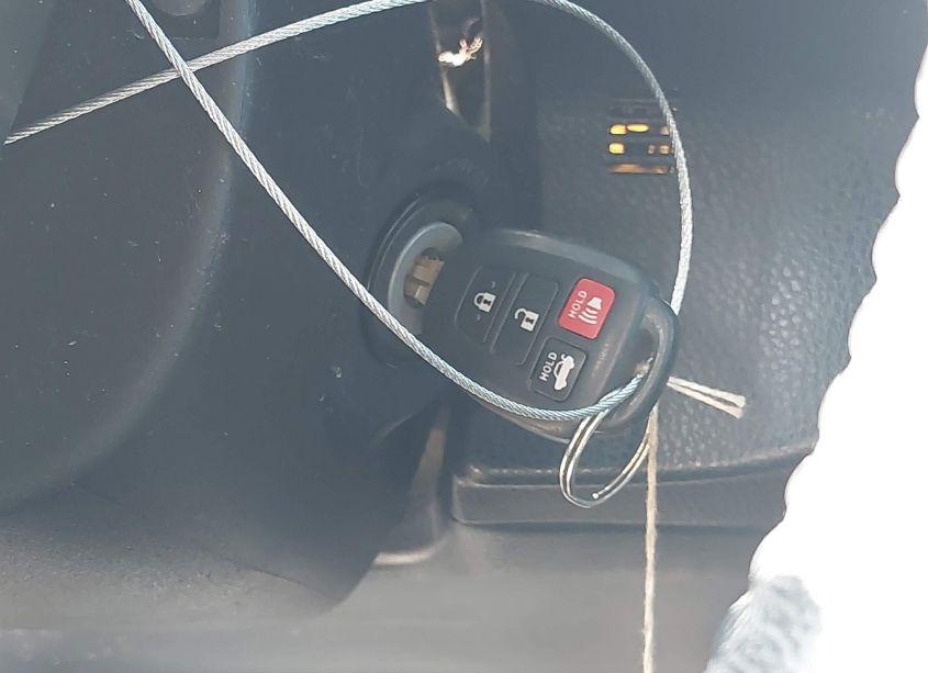 Photo 11 of 2018 Toyota Corolla SE (VIN 5YFBURHE6JP808524)