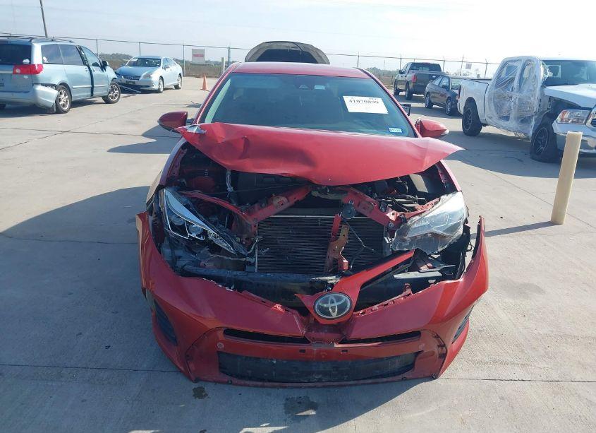 Photo 12 of 2018 Toyota Corolla SE (VIN 5YFBURHE6JP808524)