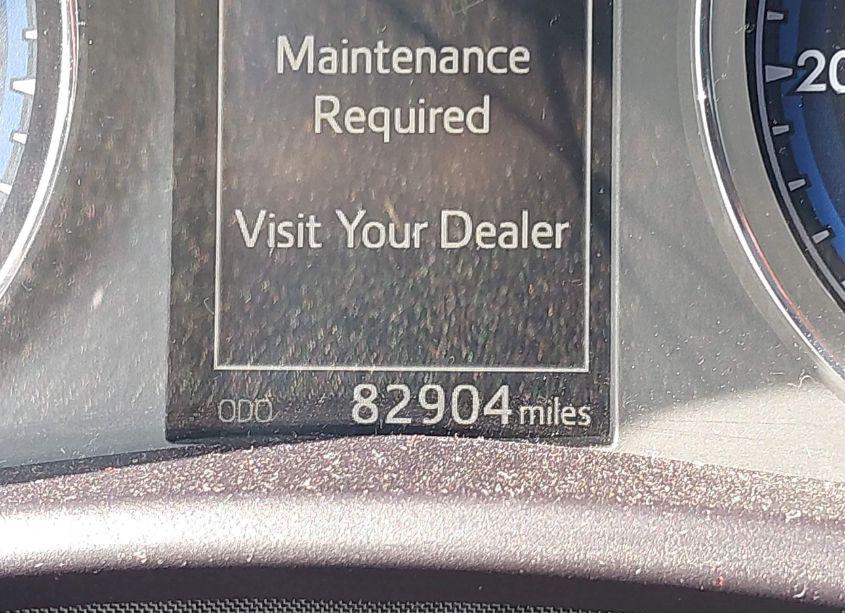 Photo 15 of 2018 Toyota Corolla SE (VIN 5YFBURHE6JP808524)