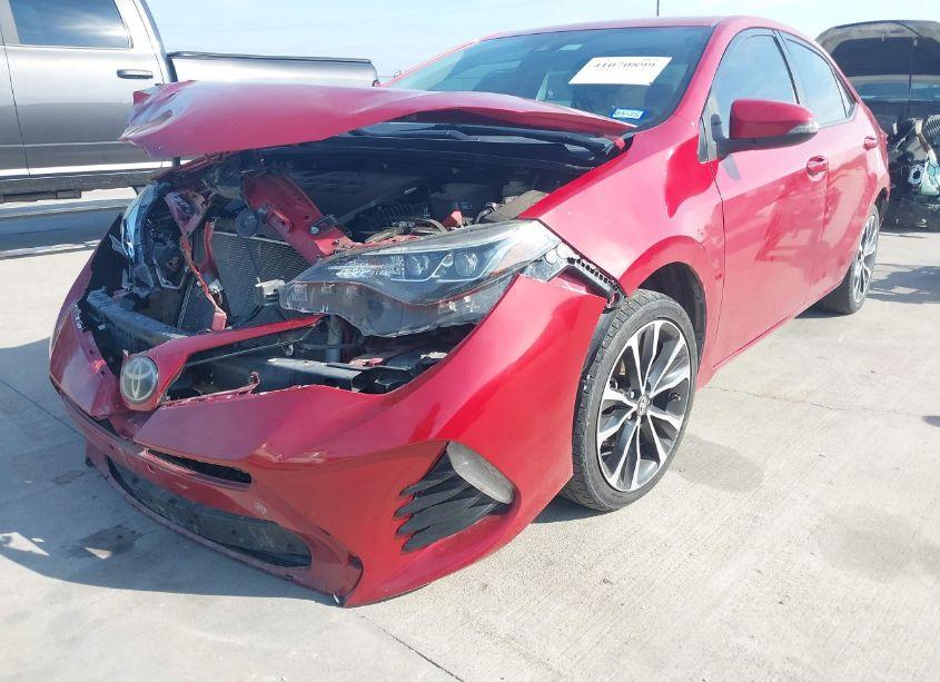 Photo 2 of 2018 Toyota Corolla SE (VIN 5YFBURHE6JP808524)