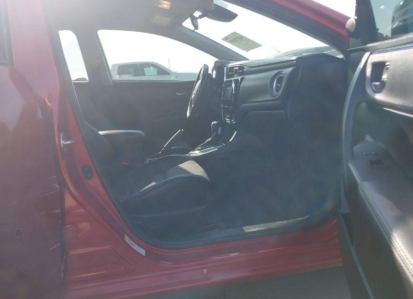 Photo 5 of 2018 Toyota Corolla SE (VIN 5YFBURHE6JP808524)