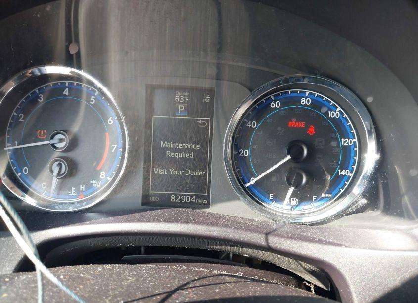 Photo 7 of 2018 Toyota Corolla SE (VIN 5YFBURHE6JP808524)