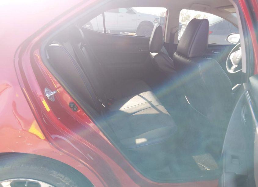 Photo 8 of 2018 Toyota Corolla SE (VIN 5YFBURHE6JP808524)