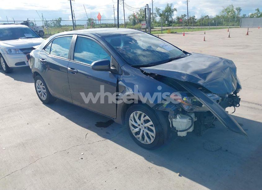 2018 Toyota Corolla LE (VIN 5YFBURHE6JP809575) main photo