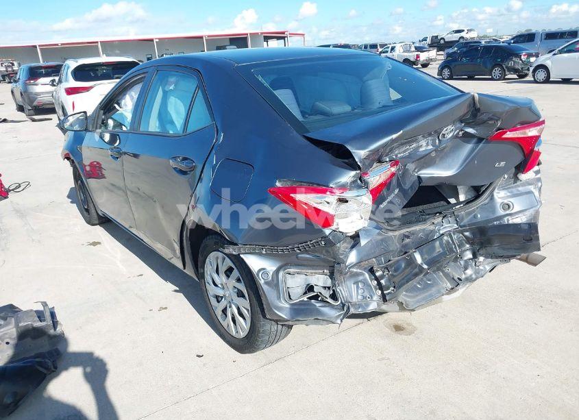 Photo 13 of 2018 Toyota Corolla LE (VIN 5YFBURHE6JP809575)