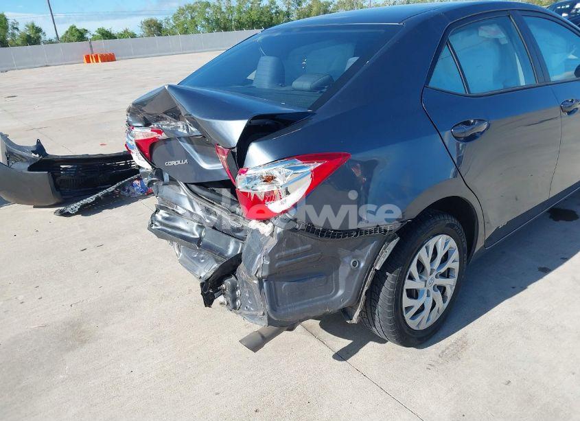 Photo 14 of 2018 Toyota Corolla LE (VIN 5YFBURHE6JP809575)