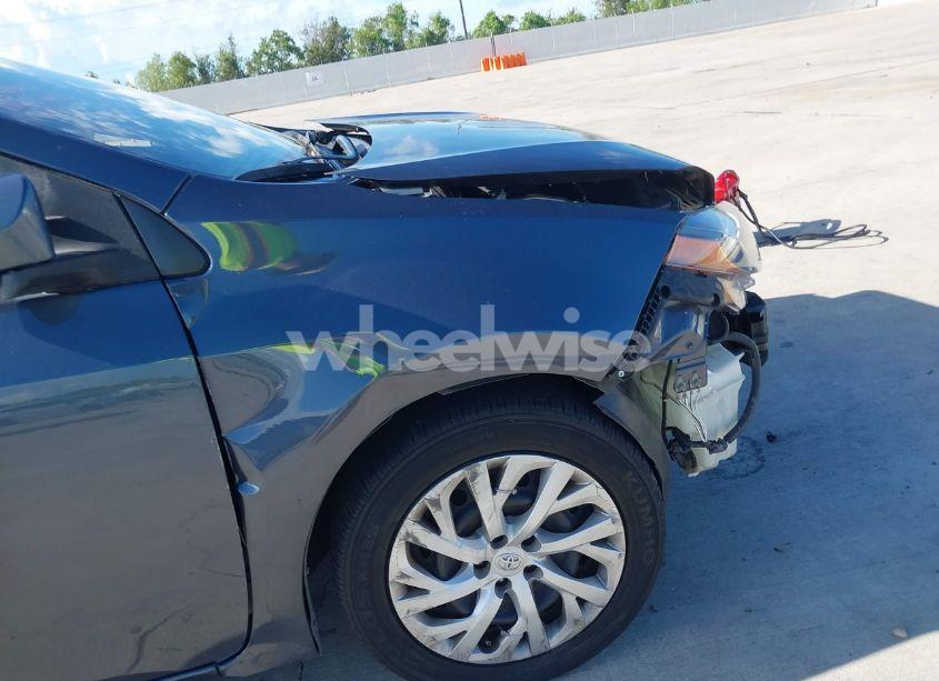 Photo 15 of 2018 Toyota Corolla LE (VIN 5YFBURHE6JP809575)