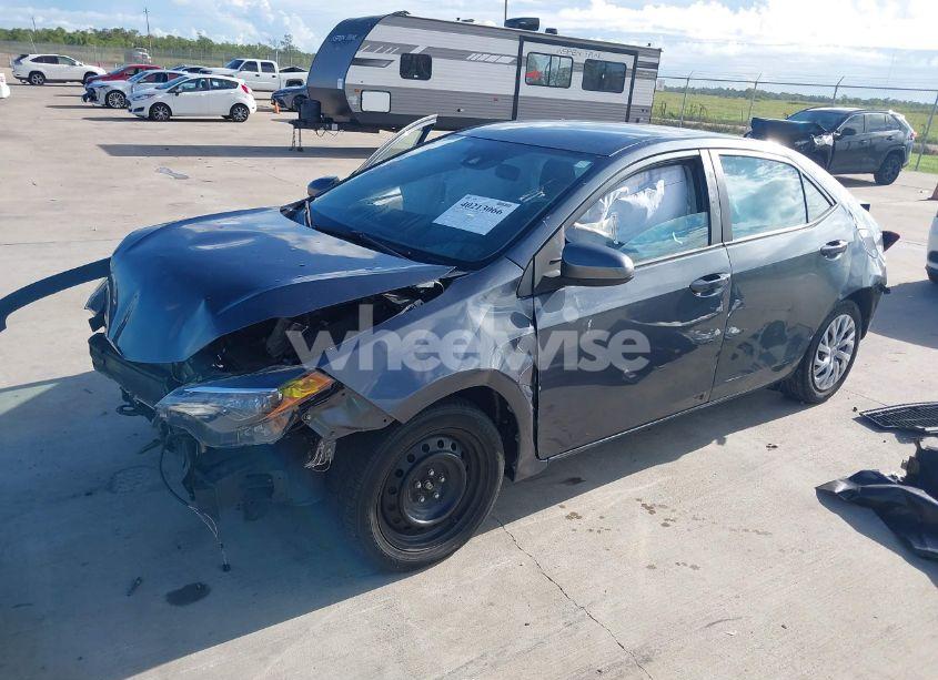 Photo 2 of 2018 Toyota Corolla LE (VIN 5YFBURHE6JP809575)