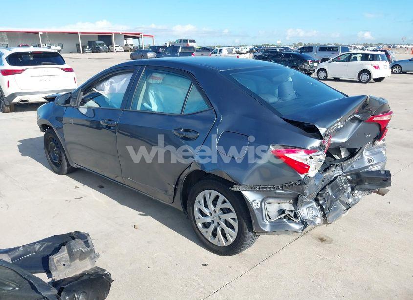 Photo 3 of 2018 Toyota Corolla LE (VIN 5YFBURHE6JP809575)