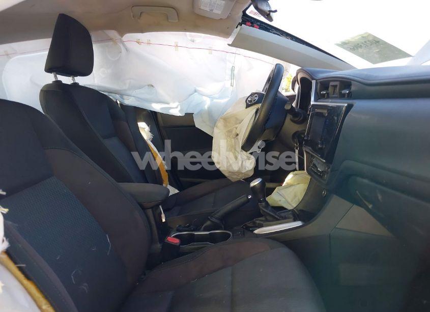 Photo 5 of 2018 Toyota Corolla LE (VIN 5YFBURHE6JP809575)