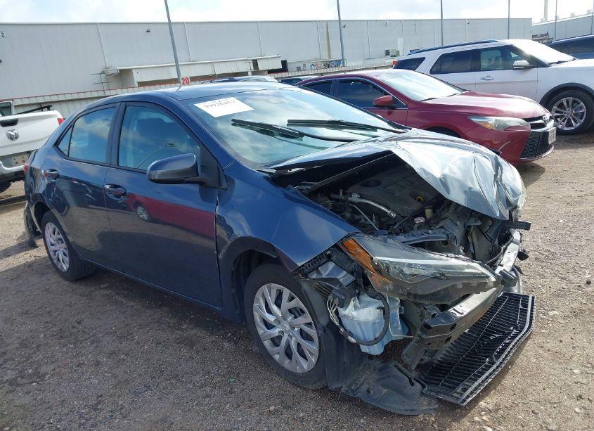 2018 Toyota Corolla LE (VIN 5YFBURHE6JP816994) main photo