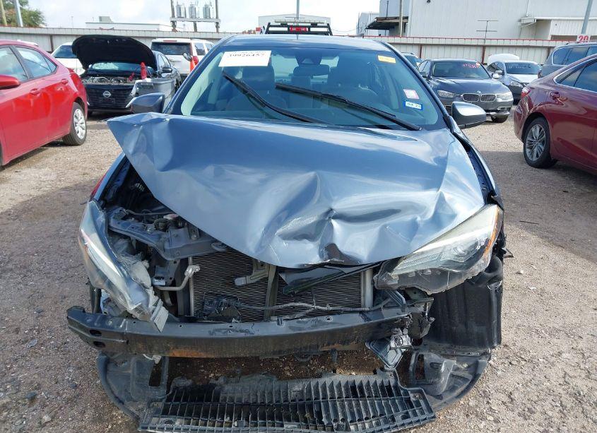 Photo 13 of 2018 Toyota Corolla LE (VIN 5YFBURHE6JP816994)