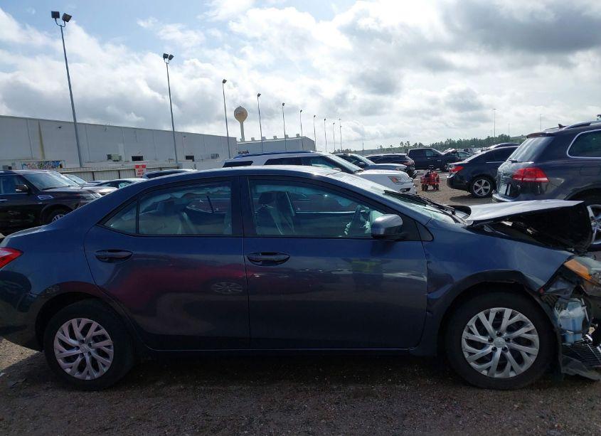 Photo 14 of 2018 Toyota Corolla LE (VIN 5YFBURHE6JP816994)