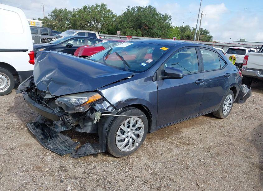 Photo 2 of 2018 Toyota Corolla LE (VIN 5YFBURHE6JP816994)