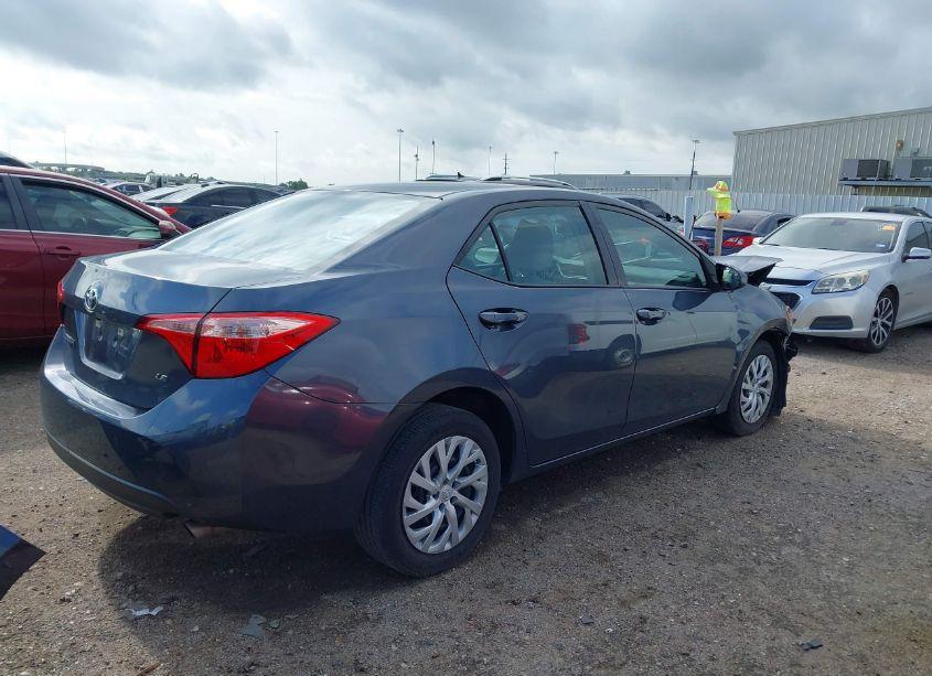 Photo 4 of 2018 Toyota Corolla LE (VIN 5YFBURHE6JP816994)