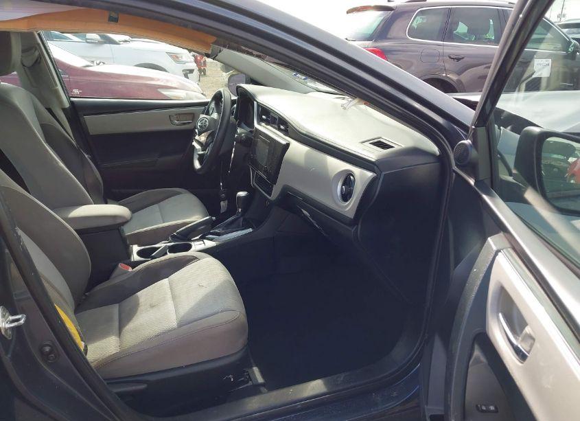 Photo 5 of 2018 Toyota Corolla LE (VIN 5YFBURHE6JP816994)