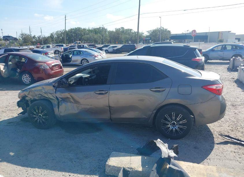 Photo 14 of 2018 Toyota Corolla LE (VIN 5YFBURHE6JP829356)