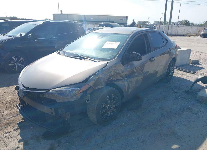 Photo 2 of 2018 Toyota Corolla LE (VIN 5YFBURHE6JP829356)