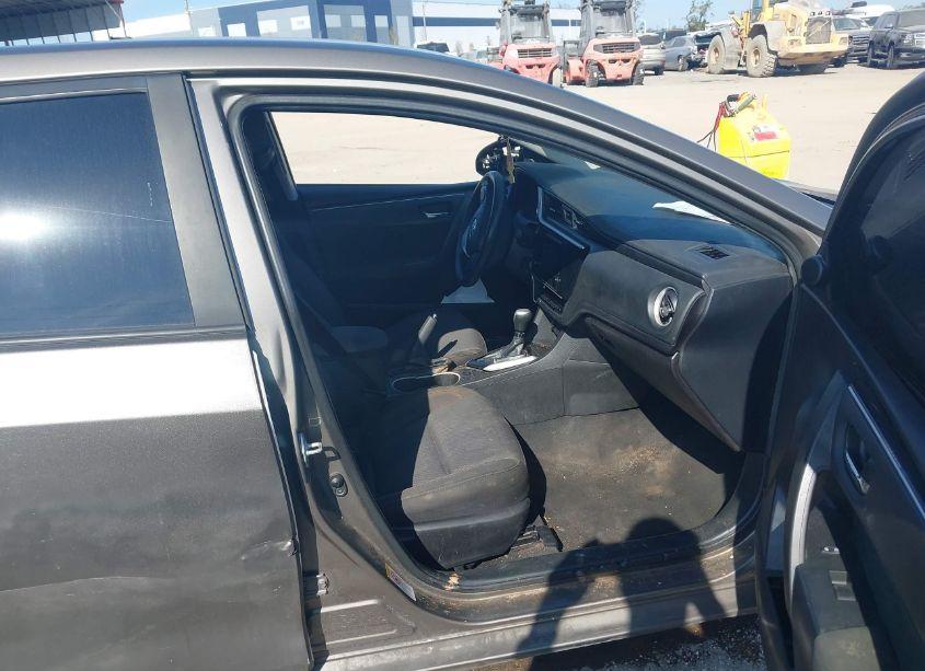 Photo 5 of 2018 Toyota Corolla LE (VIN 5YFBURHE6JP829356)