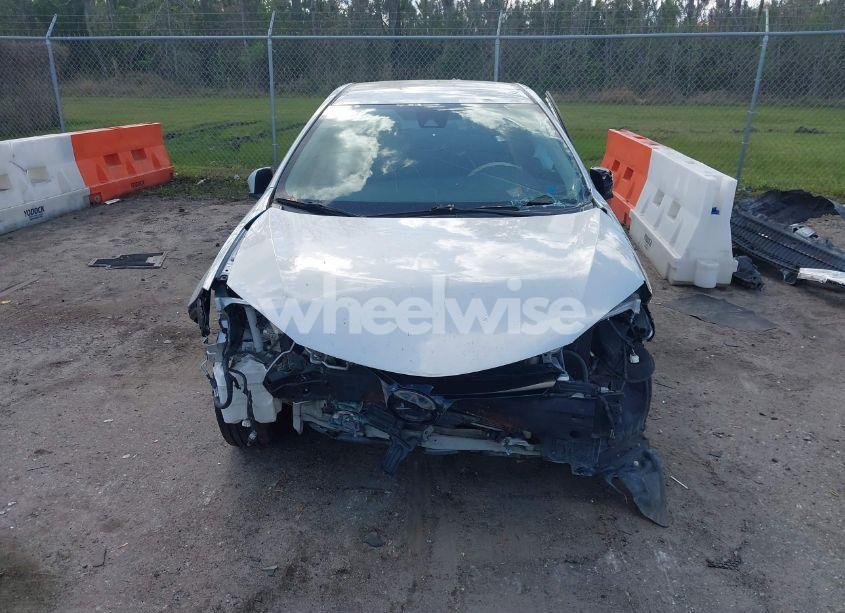 Photo 11 of 2018 Toyota Corolla LE (VIN 5YFBURHE6JP833505)