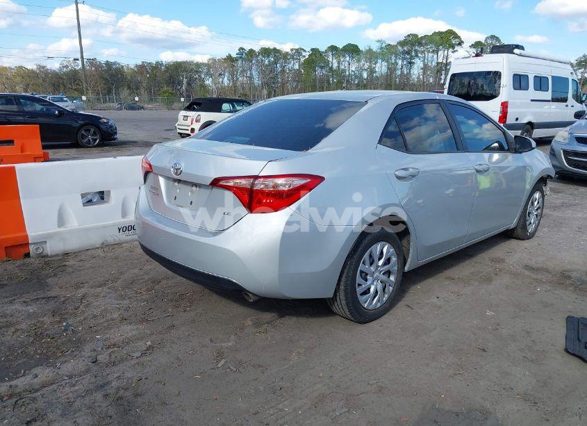 Photo 4 of 2018 Toyota Corolla LE (VIN 5YFBURHE6JP833505)