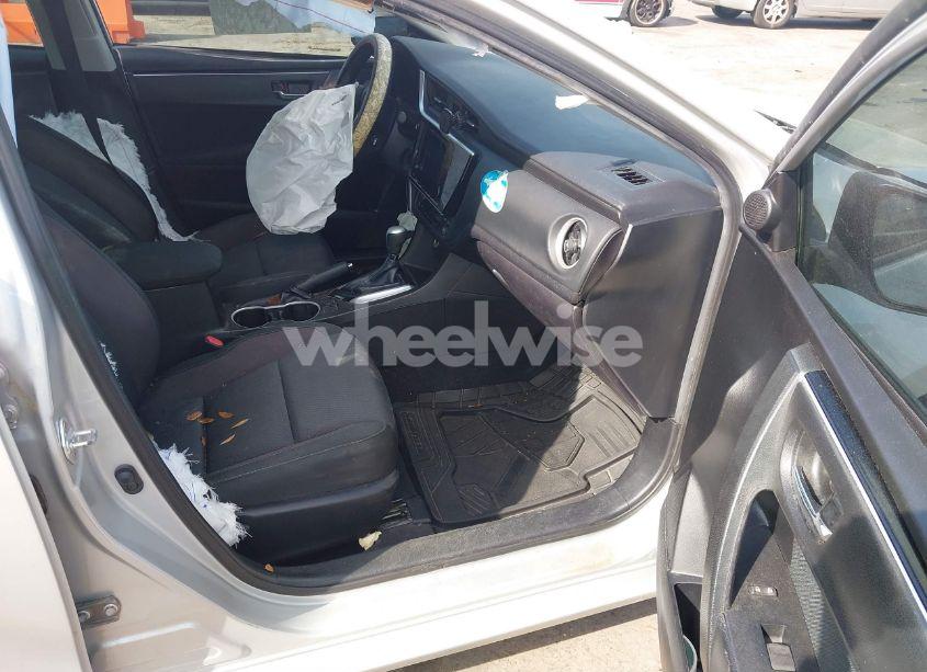 Photo 5 of 2018 Toyota Corolla LE (VIN 5YFBURHE6JP833505)