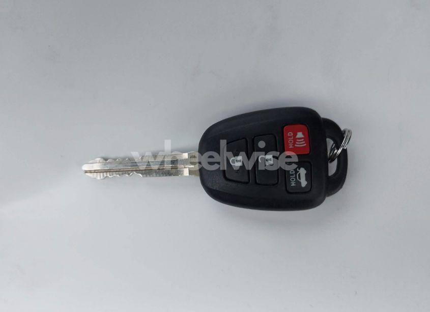 Photo 11 of 2018 Toyota Corolla SE (VIN 5YFBURHE6JP834198)