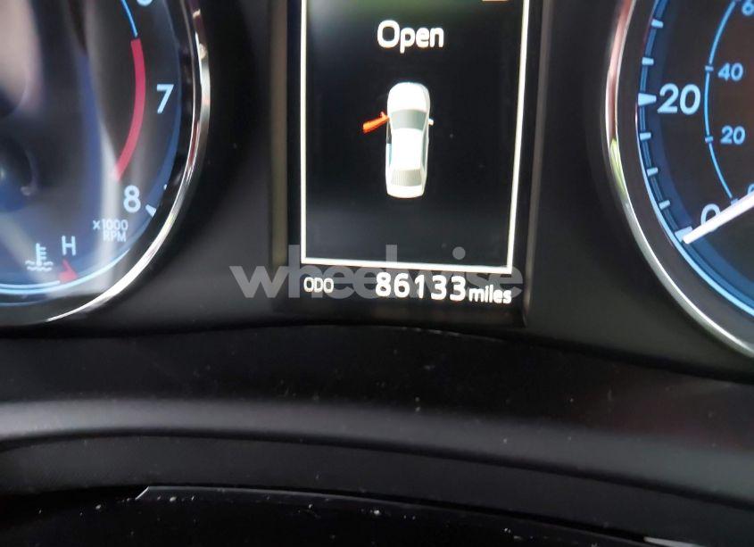 Photo 15 of 2018 Toyota Corolla SE (VIN 5YFBURHE6JP834198)