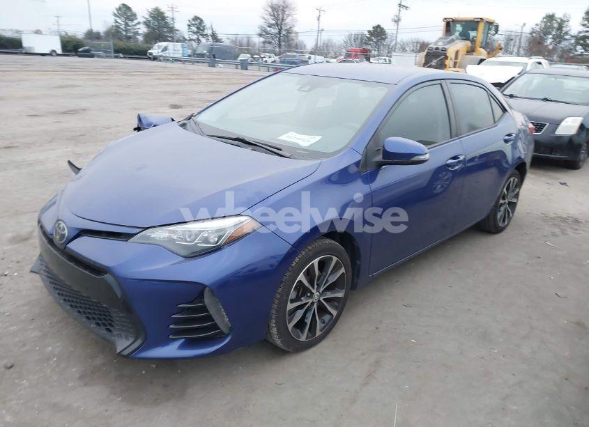 Photo 2 of 2018 Toyota Corolla SE (VIN 5YFBURHE6JP834198)