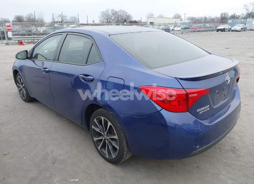 Photo 3 of 2018 Toyota Corolla SE (VIN 5YFBURHE6JP834198)