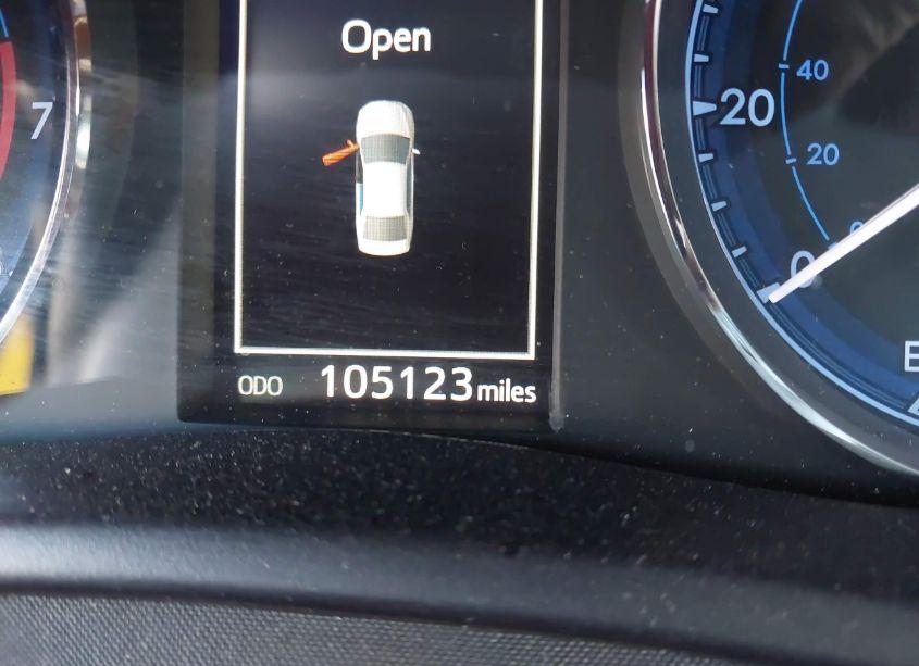 Photo 15 of 2018 Toyota Corolla L/LE/XLE/SE/XSE (VIN 5YFBURHE6JP836906)