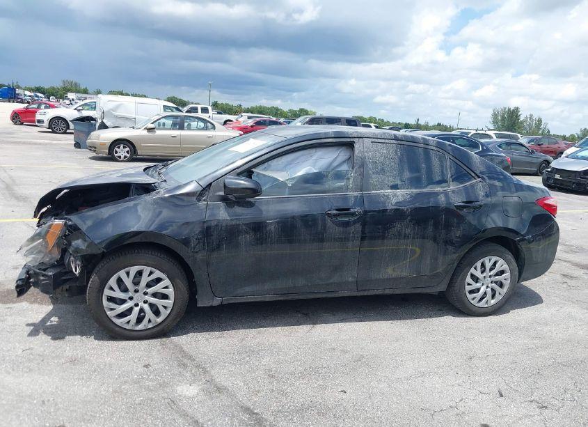 Photo 14 of 2018 Toyota Corolla LE (VIN 5YFBURHE6JP848201)