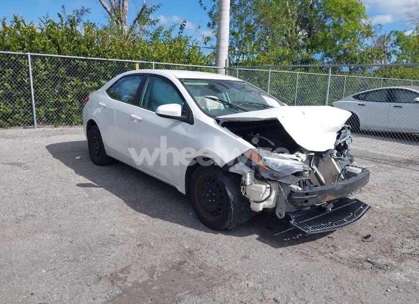 2018 Toyota Corolla LE (VIN 5YFBURHE6JP849560) main photo