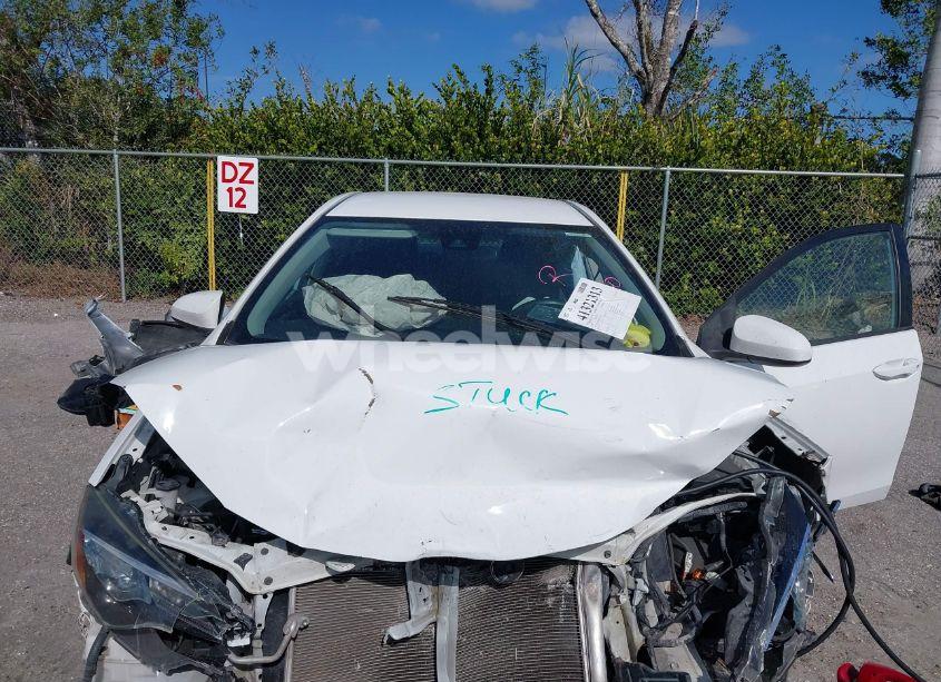 Photo 10 of 2018 Toyota Corolla LE (VIN 5YFBURHE6JP849560)