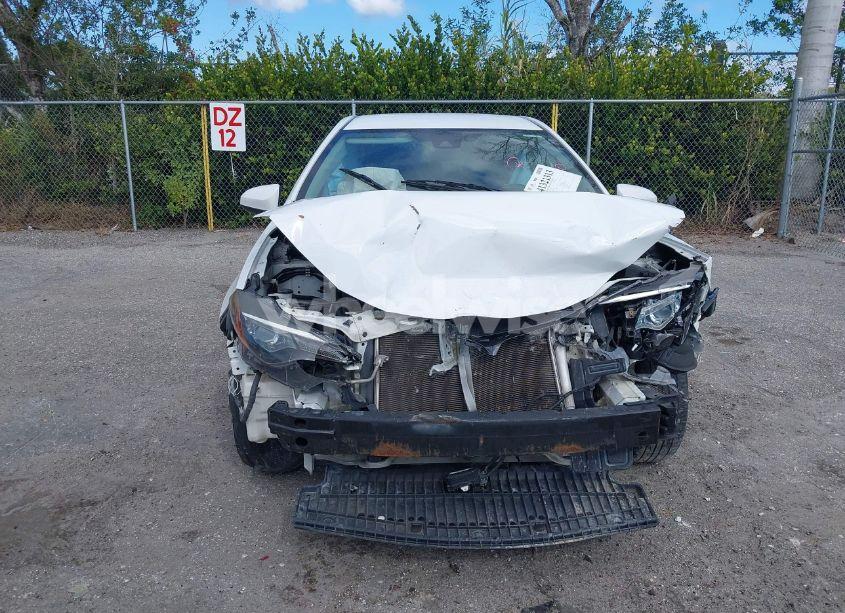 Photo 12 of 2018 Toyota Corolla LE (VIN 5YFBURHE6JP849560)