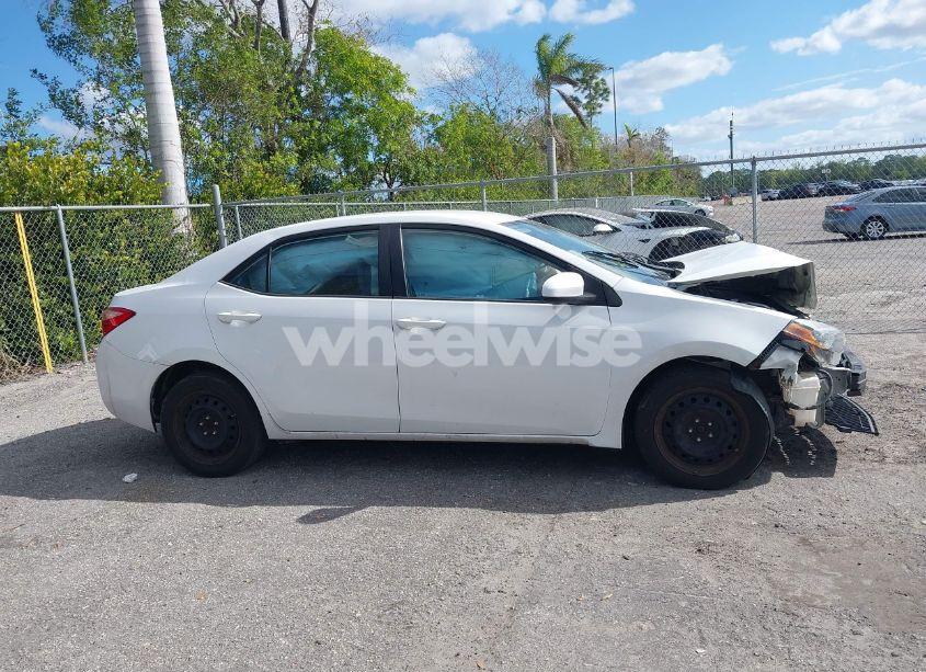 Photo 13 of 2018 Toyota Corolla LE (VIN 5YFBURHE6JP849560)