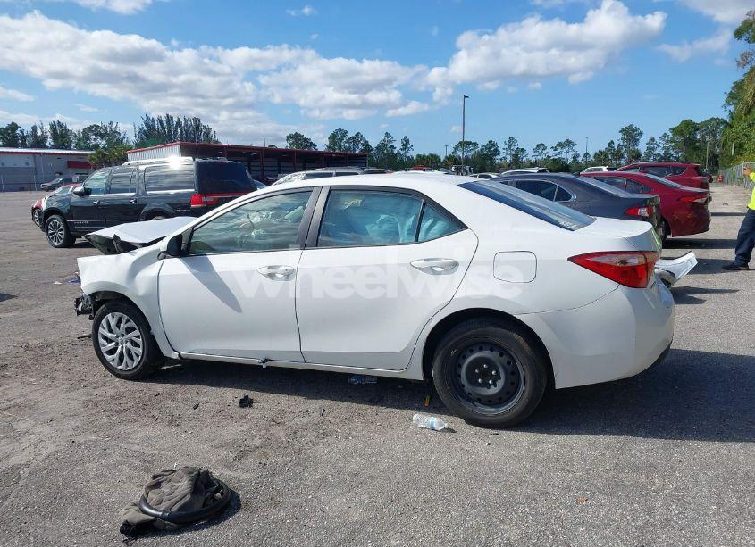 Photo 14 of 2018 Toyota Corolla LE (VIN 5YFBURHE6JP849560)