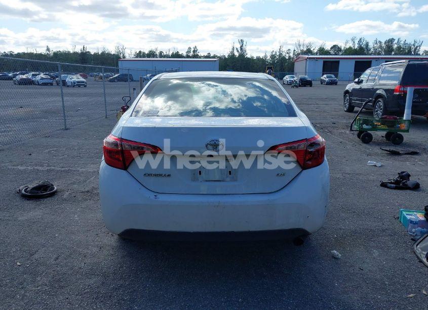 Photo 16 of 2018 Toyota Corolla LE (VIN 5YFBURHE6JP849560)