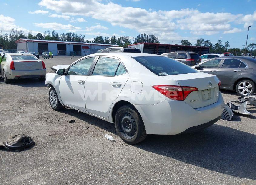 Photo 3 of 2018 Toyota Corolla LE (VIN 5YFBURHE6JP849560)