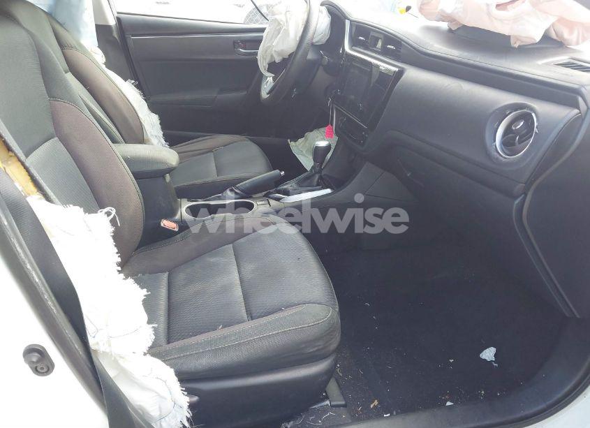 Photo 5 of 2018 Toyota Corolla LE (VIN 5YFBURHE6JP849560)