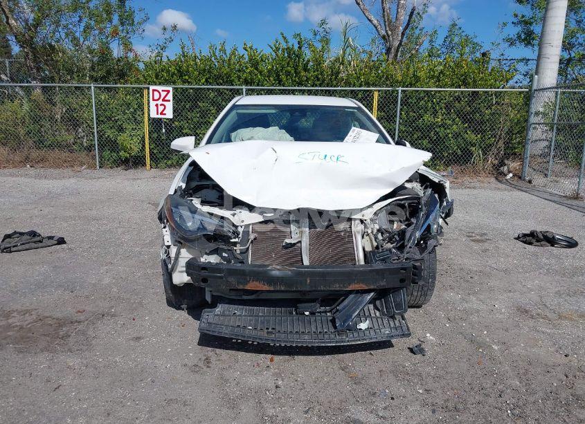 Photo 6 of 2018 Toyota Corolla LE (VIN 5YFBURHE6JP849560)