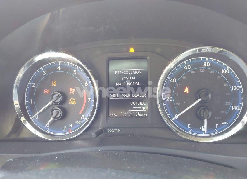 Photo 7 of 2018 Toyota Corolla LE (VIN 5YFBURHE6JP849560)