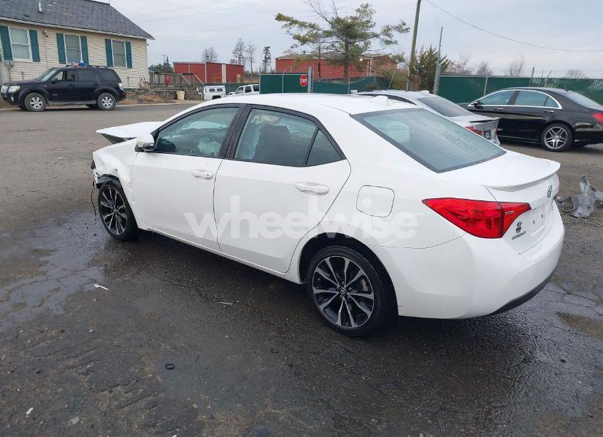 Photo 3 of 2019 Toyota Corolla SE (VIN 5YFBURHE6KP859751)