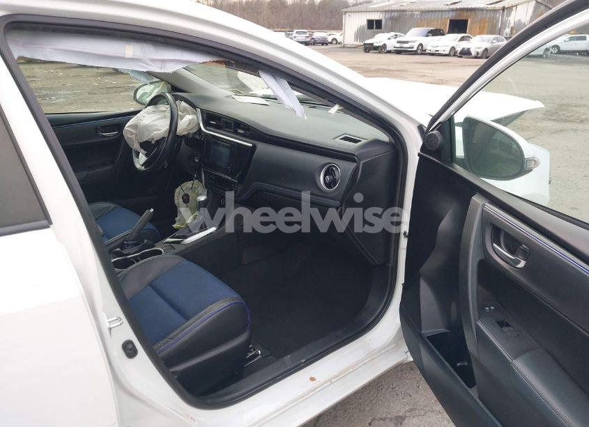 Photo 5 of 2019 Toyota Corolla SE (VIN 5YFBURHE6KP859751)