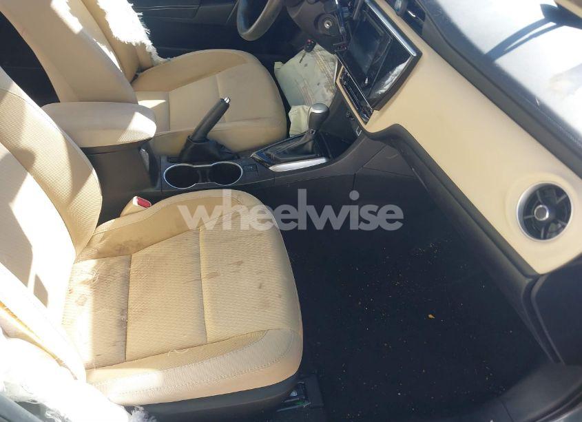 Photo 5 of 2019 Toyota Corolla LE (VIN 5YFBURHE6KP866862)