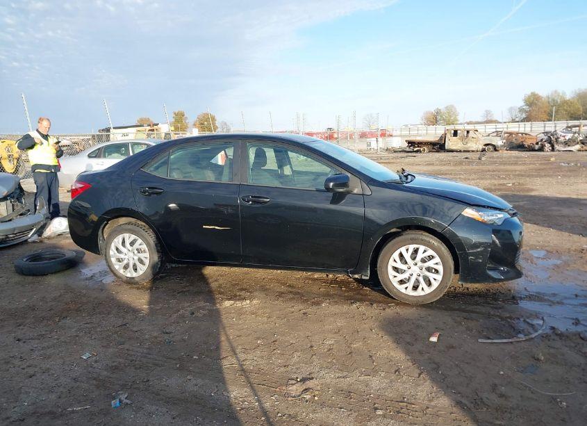 Photo 13 of 2019 Toyota Corolla LE (VIN 5YFBURHE6KP868174)