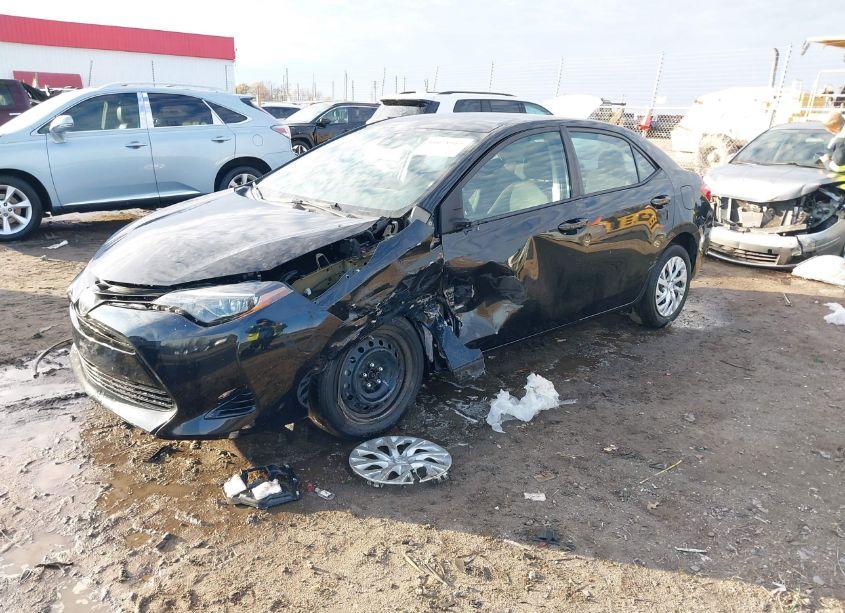 Photo 2 of 2019 Toyota Corolla LE (VIN 5YFBURHE6KP868174)